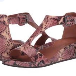 Gentle Souls by Kenneth Cole Sandal size 7M New